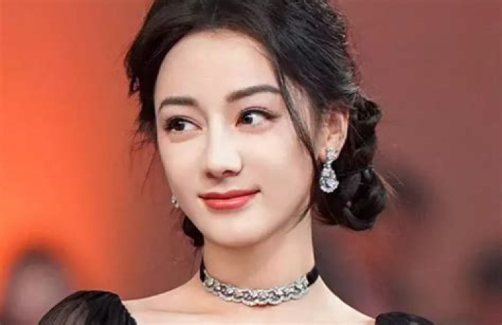 6 Major Clues Hinting Dilraba Dilmurat and Johnny Huang&rsquo;s Romance