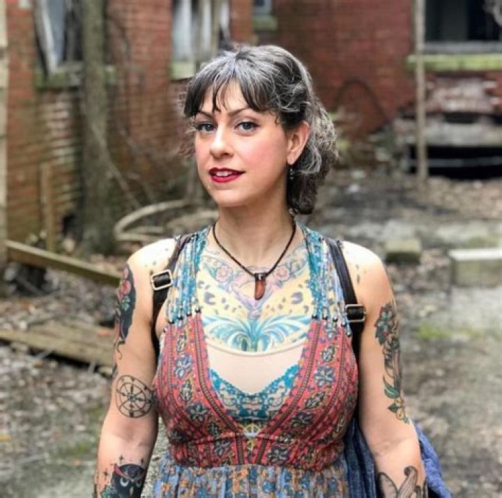 American Pickers&rsquo; Danielle Colby poses completely naked at beach and