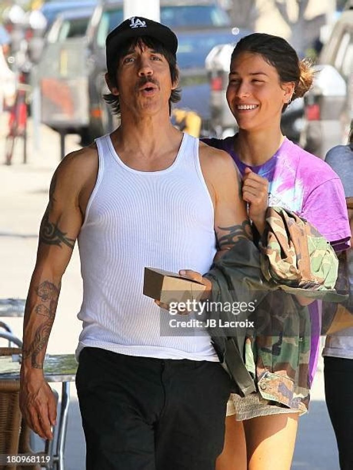Anthony Kiedis et Helena Vestergaard laissant petitd&eacute;jeuner &agrave; Kings