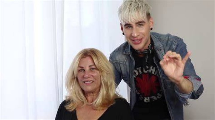 Brad Mondo gives his mom a makeover!!! YouTube