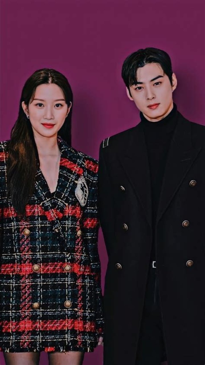 Cha Eun Woo v&agrave; Moon Ga Young đang hẹn h&ograve;? Tin đồn hẹn h&ograve; của họ đang