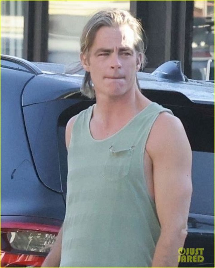 Chris Pine Kicks Off Children&rsquo;s Hospital LA Make March Matter Campaign