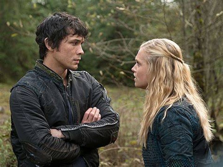 Clarke y Bellamy celebran primer aniversario de bodas