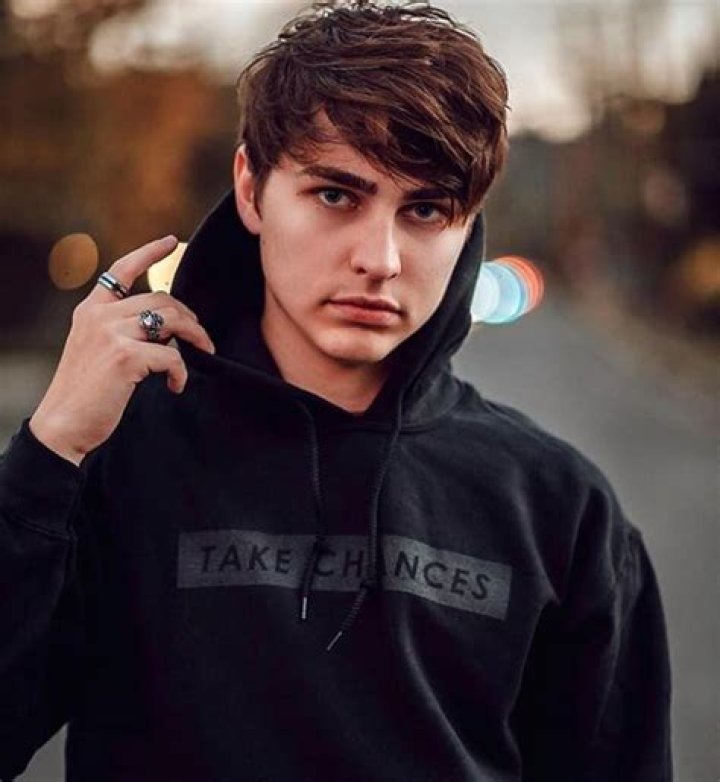 Colby Brock Age, Wiki, Height, Girlfriend, Family, Net Worth