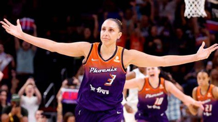 Diana Taurasi scores 1,000th career 3 in the most Diana Taurasi way