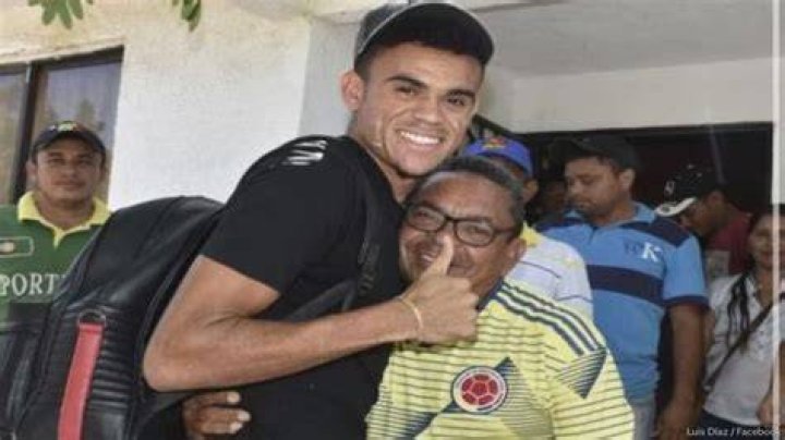 El padre del futbolista del Bar&ccedil;a Lamine Yamal ataca una carpa de Vox