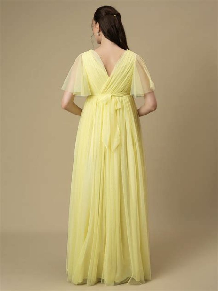 Emma&rsquo;s (&ldquo;Belle&rsquo;s) yellow gown from Beauty and the Beast A Costume