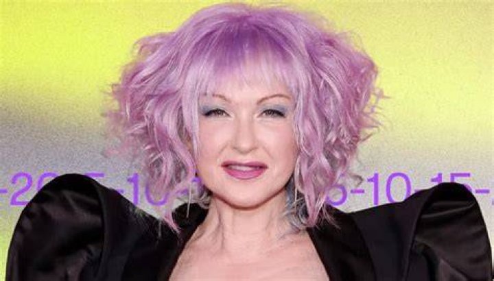 Fans react to Cyndi Lauper's women&rsquo;s rights speech at 2021 VMAs