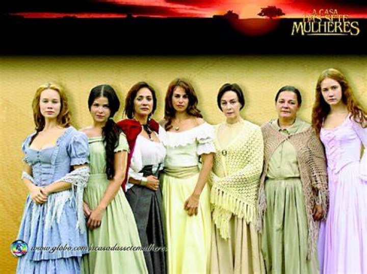 Ilustraci&oacute;n de las siete mujeres superh&eacute;roes sobre un fondo blanco