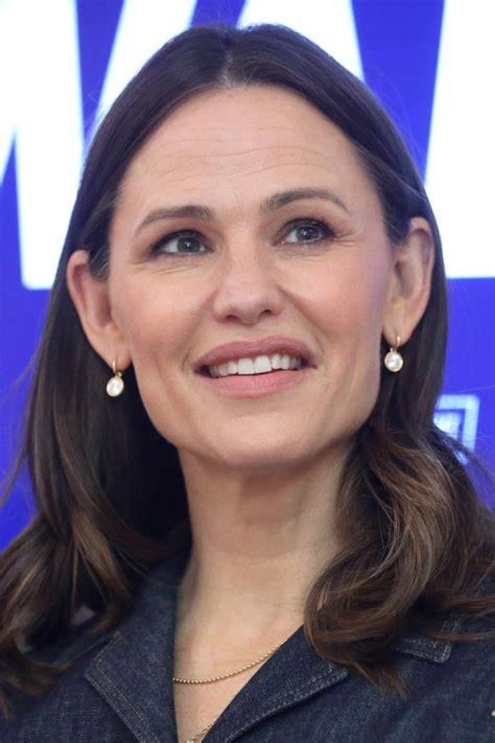 Jennifer Garner Stars Alongside Her Dad in Special Capital One