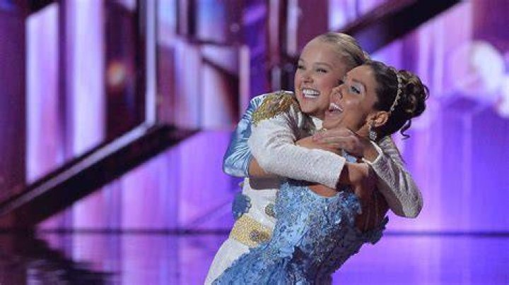 JoJo Siwa Gushes About DWTS Partner Making Her 'Happy' Amid Breakup