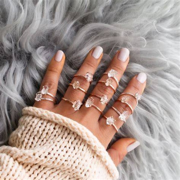 Kimer&uuml;l&eacute;s Koordin&aacute;ta &ouml;zvegy 7 rings ariana grande tattoo Kev&eacute;sb&eacute;
