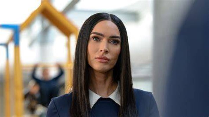 Megan Fox d&eacute;voile ses courbes dans une robe sensuelle aux Grammy Awards