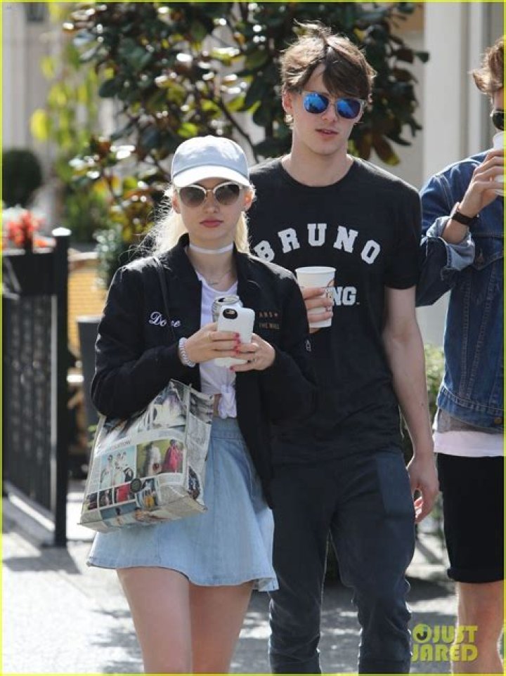 Mitchell Hope and Dove Cameron at the premiere of Decendants 2