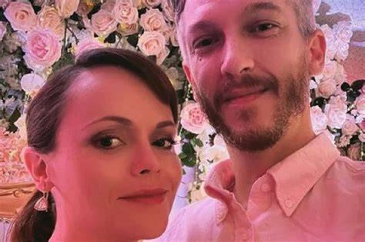 Pregnant Christina Ricci marries hairdresser Mark Hampton in low key
