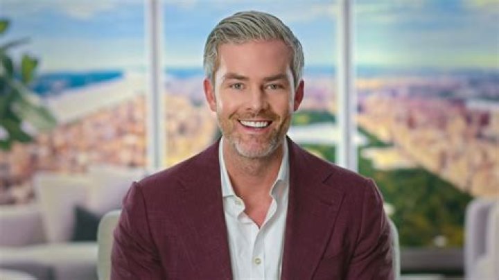 Ryan Serhant Shows Bathtub in 18M New York City Apartment Photo