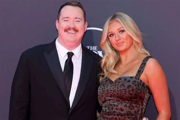 Shane Gillis&rsquo; Married Wife and Children Meet The Comedian&rsquo;s Girlfriend