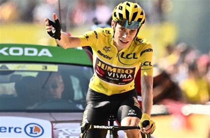 Tour de France Vingegaard conforte son maillot jaune en &eacute;crasant le