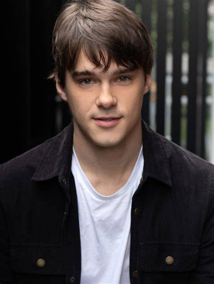 Truth About Mitchell Hope's Movie Career and Girlfriend Tayla Audrey