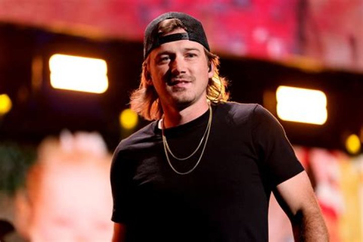 Wallen's Girlfriend Paige Lorenze Makes Romance Instagram Official