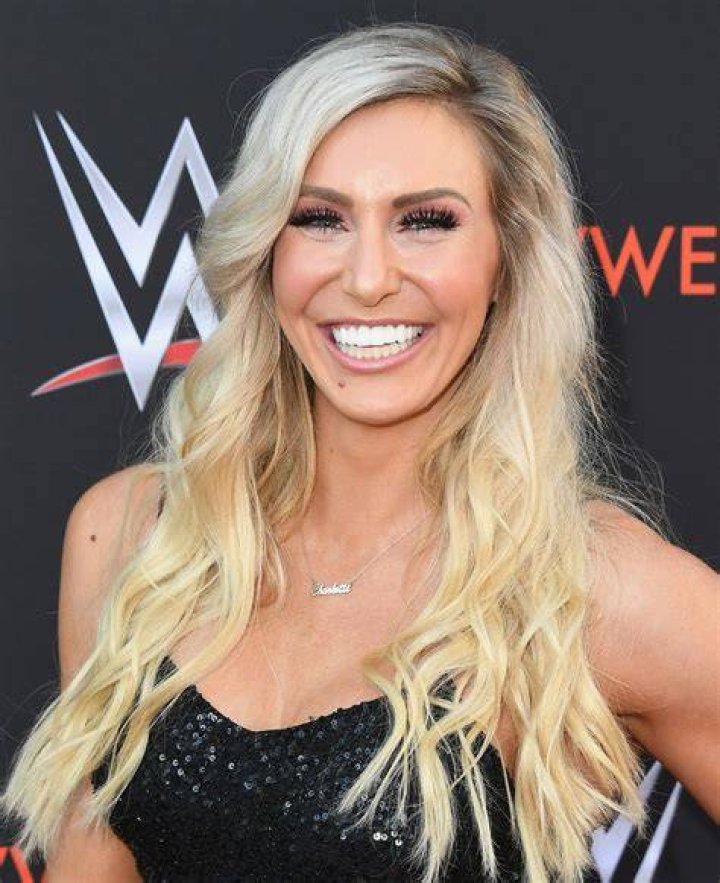 WWE La diva charlotte flair y andrade 'el &iacute;dolo', la...