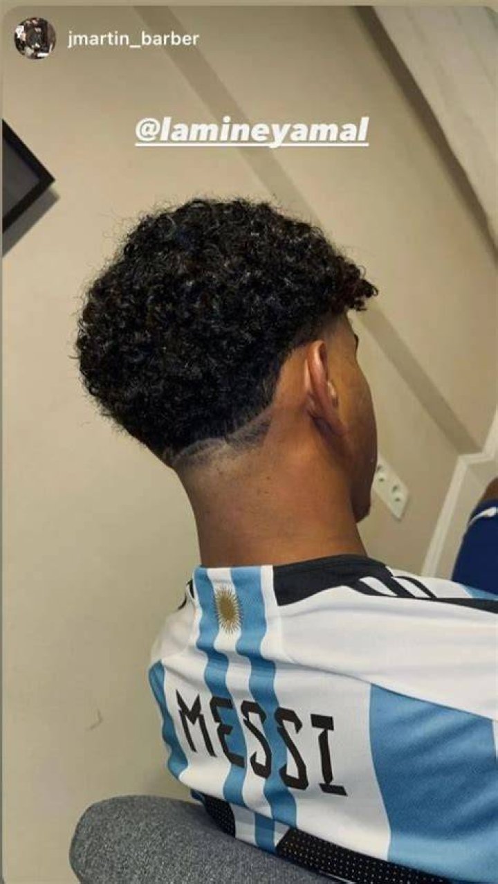 Yamal change de look en hommage &agrave; Messi Football